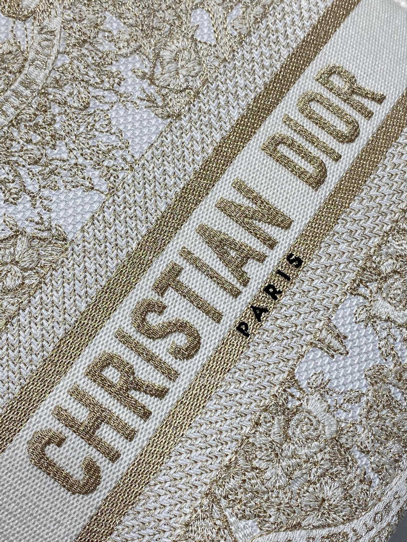 Dior Medium Size Lady D Lite Butterfly Around The World Embroidery Handbag (3) - www.newkick.vip